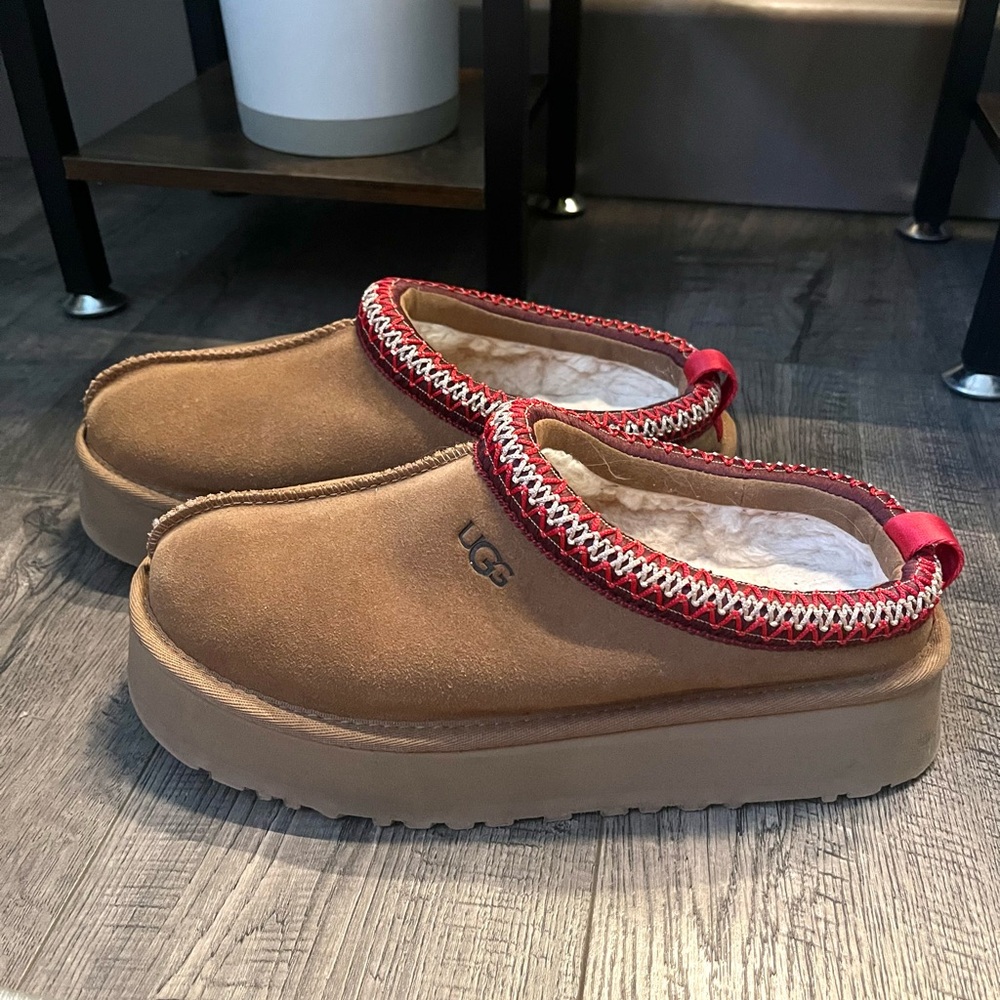 Platform Tazz UGGs chestnut color women’s 8
